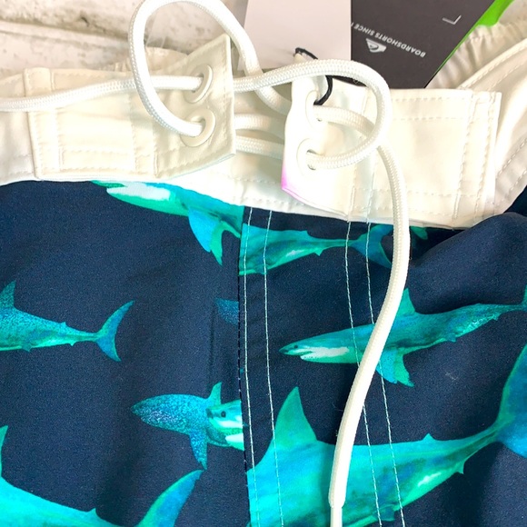 🦈 New Quicksilver Highline 4way stretch board shorts Shark print - Picture 3 of 8